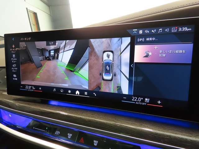 リアビューカメラ。ガイドラインとパークディスタンスコントロールで安全に車庫入れ可能。