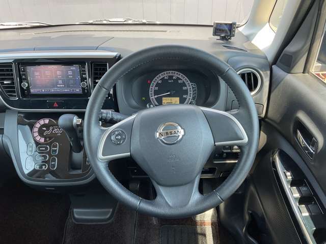 ハンドルまわりの装備。どんなからからにもおすすめできるお車です