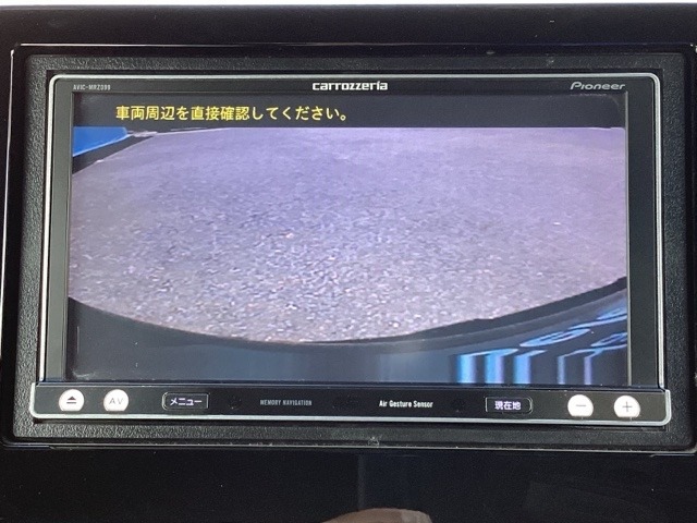 バックも安心のバックカメラ付いています。バックカメラがあると、いつでも安全にバックできますね。死角も減ります。
