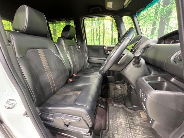 運転席シート廻りは使用感も少なく、良好な状態となっています。丁寧に使われていたことがよくわかりますね。