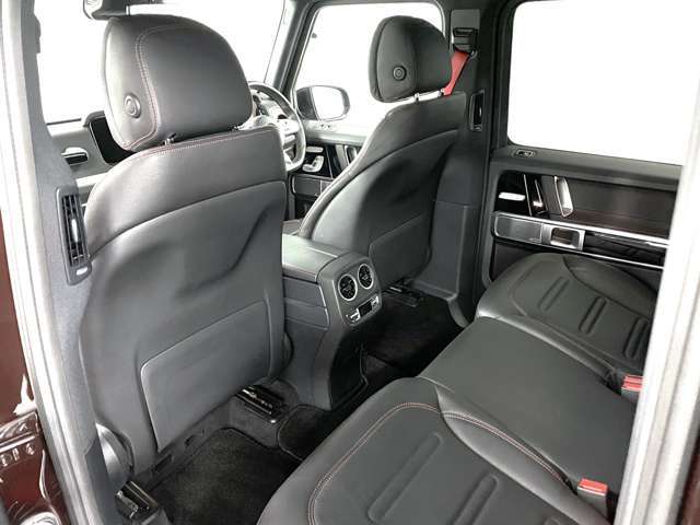 あまりの人気振りと、半導体など資材不足によって、新車購入は困難を極めます。