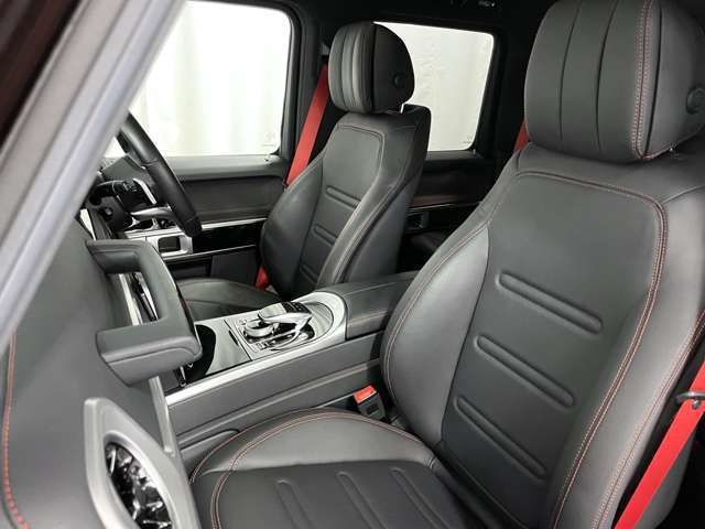 先代で高い評価を得た3Lディーゼルエンジンをさらに進化させた「G350d」。組み合わされるトランスミッションは9速ATの「9G-TRONIC」。3つのデフロックをもつ本格4WDです。