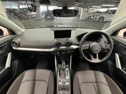 見通しの良いコックピットは普段のドライブに最適。運転しやすいお車となります。