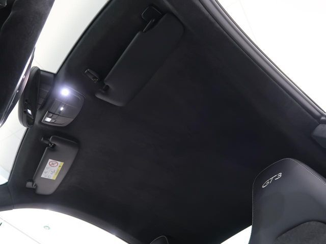 気になる箇所や、画像のリクエストなどお気軽にオートステージ幕張のプレミアムカー専門スタッフにお問い合わせください。TEL：043-301-4980