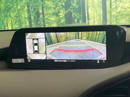 【全方位モニター】専用のカメラにより、上から見下ろしたような視点で360度クルマの周囲を確認することができます☆縦列駐車や幅寄せ時に活躍してくれます♪