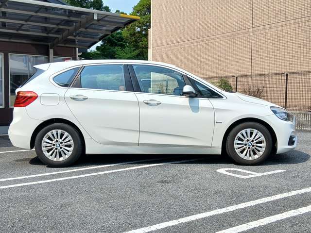 車両販売以外にも整備や車検、鈑金、ドラレコやAftermarketナビ取り付け、ガラスコーティング施工なども専門店ならではの安心価格にて対応可能です。