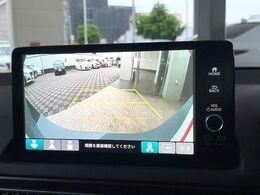 【バックカメラ】駐車時に後方がリアルタイム映像で確認できます。大型商業施設や立体駐車場での駐車時や、夜間のバック時に大活躍！運転スキルに関わらず、今や必須となった装備のひとつです！