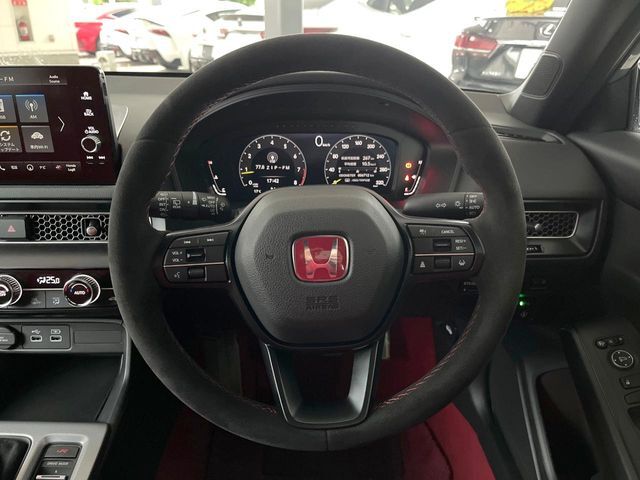 【純正アルカンターラ巻きステアリング】手にしっかり馴染みとても運転しやすいハンドルです♪