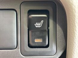 【シートヒーター】寒い日に重宝するシートヒーター！エアコンより早く温まってくれるので寒がりの人も安心ですね♪エアコンの温風は乾燥するから苦手、という方にもをおすすめです。