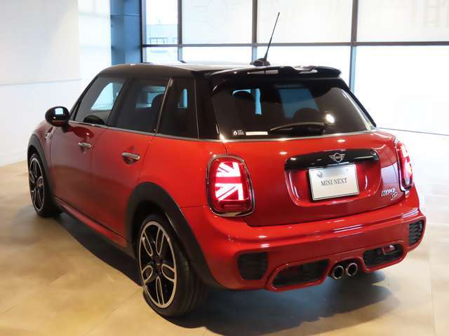 社外品・内外装品類・消耗品類等を除く、新車時において車両を構成する全部品を保証。