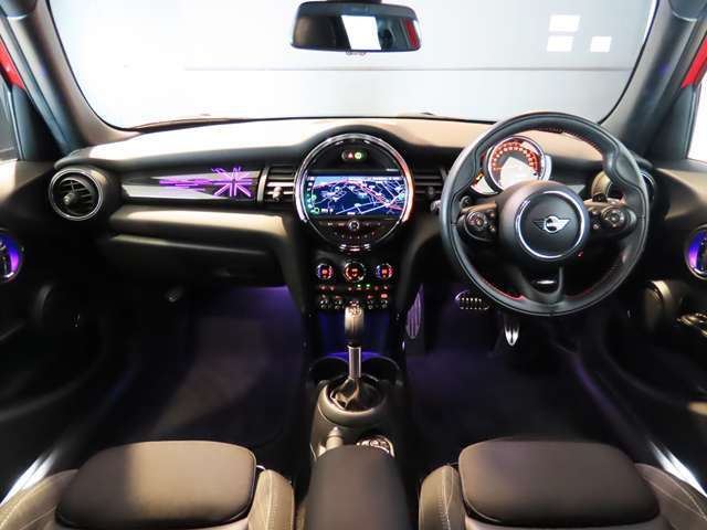 内外装ともに良好な状態です。