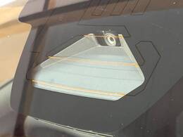 【トヨタセーフティセンス】走行中に前方の車両等を認識し、衝突しそうな時は警報とブレーキで衝突回避と被害軽減をアシスト。より安全にドライブをお楽しみいただけます。