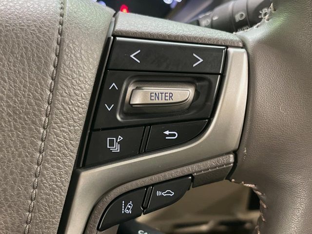 【レーダークルーズコントロール】高速道路での長距離走行が楽に！！自動で速度を保つクルーズコントロールが、衝突軽減システムと連携し、前方の車両を感知して車間を保つように速度調節してくれます！！