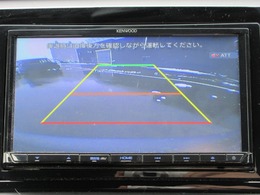 バックカメラも装備されております。駐車の際も安心です。