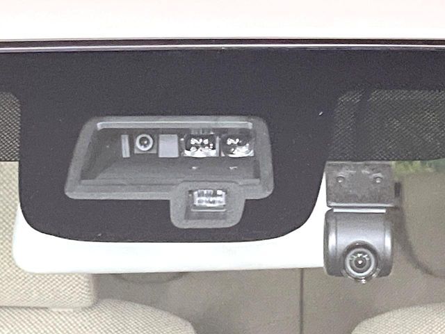 【スズキ　セーフティサポート】走行中に前方の車両等を認識し、衝突しそうな時は警報とブレーキで衝突回避と被害軽減をアシスト。より安全にドライブをお楽しみいただけます。