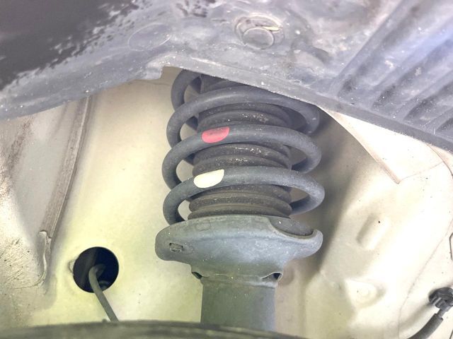 お車を安心してお乗りいただく為には、足回りの定期点検が欠かせません。サービスサポート（有償保証）では無料点検もご提供しており、安心のカーライフをお過ごしいただけるサポート体制が整っています。