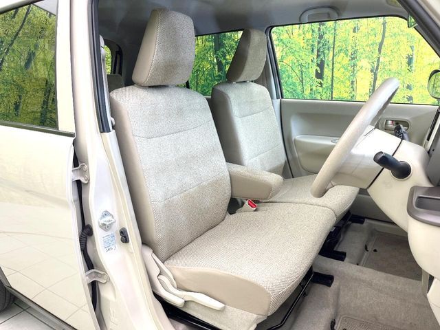 運転席シート廻りは使用感も少なく、良好な状態となっています。丁寧に使われていたことがよくわかりますね。