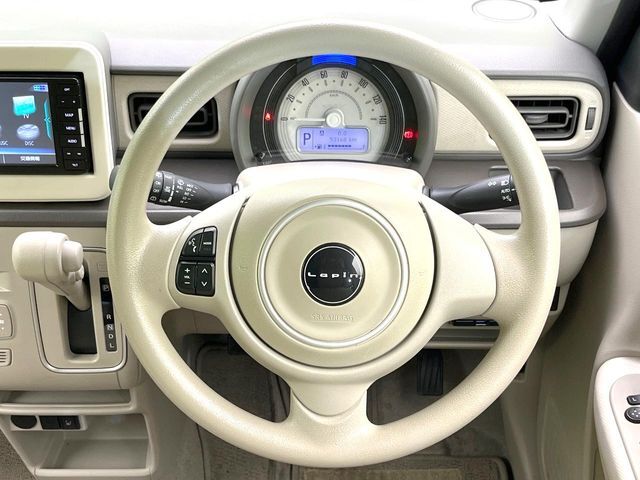 ステアリングも使用感が少なく、きれいな状態となっております♪