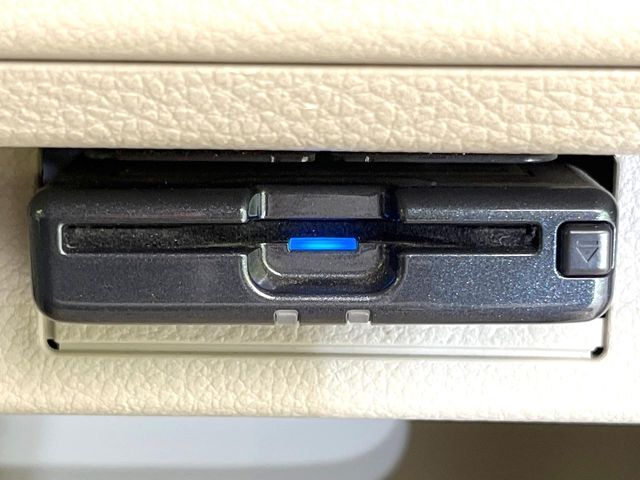 【ETC】高速道路の料金所をストレスなく通過！話題のスポットやサービスエリアに多い「スマートIC」利用時は必須のアイテムです。当店でセットアップを実施、ご納車当日からすぐにご利用いただけます！