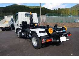 当社は全国各地での登録納車が可能となっております！御見積をご希望の際には迅速にご対応させて頂き、登録地域の陸送費用を御調べさせて頂きます。