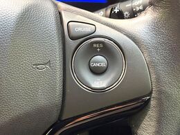 【クルーズコントロール】高速道路もラクラク走行。アクセルを離しても一定速度で走行ができ、長距離運転時の負担を軽減！加速・減速も簡単なスイッチ操作で調整できます。