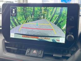 【バックカメラ】駐車時に後方がリアルタイム映像で確認できます。大型商業施設や立体駐車場での駐車時や、夜間のバック時に大活躍！運転スキルに関わらず、今や必須となった装備のひとつです！