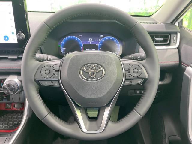 【純正革巻きステアリング】上質な革を使用することで、手にしっかり馴染みとても運転しやすいハンドルです♪