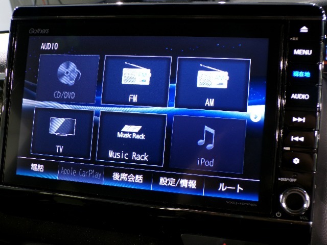 CD、DVD、Bluetooth、AM、FM、AUX、スマートフォン接続ができます。