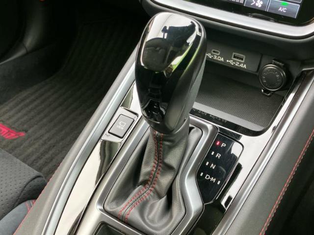 WECARSの展示場では実際に見て、触ってお車をお選びいただけます！知識の豊富な営業スタッフが様々なカーライフをご提案いたします！