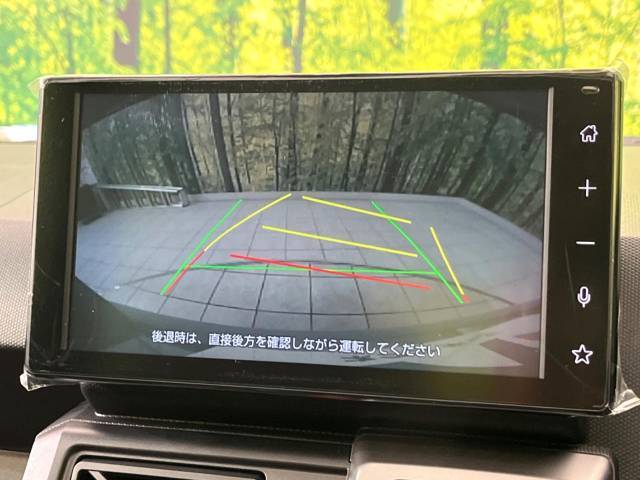 【バックカメラ】駐車時に後方がリアルタイム映像で確認できます。大型商業施設や立体駐車場での駐車時や、夜間のバック時に大活躍！運転スキルに関わらず、今や必須となった装備のひとつです！