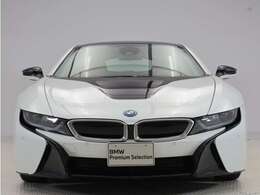 ♪BMWの代名詞といえるキドニー・グリル、一目でそれと分かる精悍な顔立ち。ホフマイスターキンクやキャラクターラインと呼ばれる側面デザインにより前傾姿勢を強調したスタイルは、走りを重視したBMWならでは