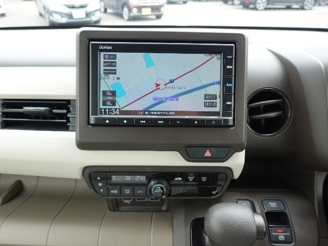 【ホンダギャザーズナビ】人気の純正ナビを装備。オーディオ機能も充実しており、Bluetooth接続すればお持ちのスマホやMP3プレイヤーの音楽を再生可能！毎日の運転がさらに楽しくなります。
