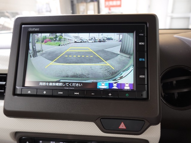 【バックモニター】狭いところの駐車や夜間の駐車も安心です。