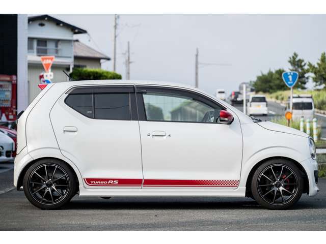 カスタマイズを無限大！マフラー、エアロ、ホイル。あなただけの一台に仕上げることもできますので、ご相談ください♪