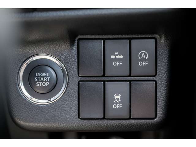 運転席の各種スイッチ類。安全補助装置など、わからない部分ございましたら、丁寧に説明いたします。安心してお乗りだし可能ですよ♪