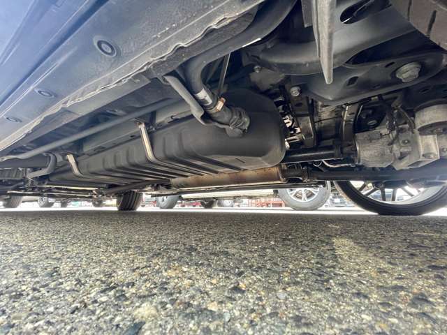 走行するエリアが関西地区をメインとしていたお車ですので、下廻りは融雪剤の影響も少なく、長くお乗りいただけますよ！