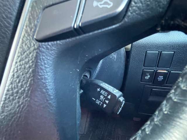 レーダークルーズコントロールはミリ波レーダーと単眼カメラで先行車を認識し、車速に応じた車間距離を保ちながら追従走行を支援してくれます！