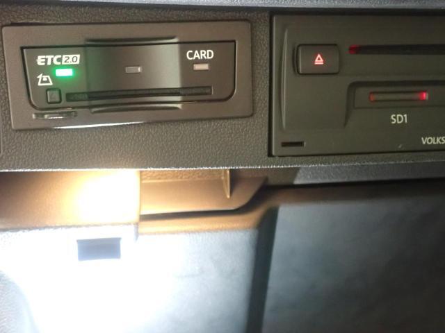 グローブBOX内にビルトインタイプETC(DSRC)、DVDCDプレーヤー、SDスロットを装備！！
