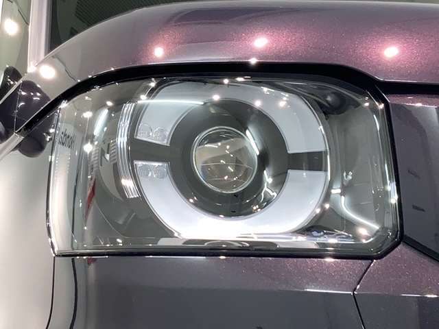 LEDヘッドライトは、点灯の瞬間から最大光量を発揮し、突然暗くなるトンネルなどでの安定感を高めます。