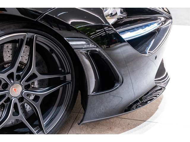 ・カーボンエクステリアアップグレードパック2・・・￥1,545,000（フロントエアスプリッター・リアバンパー）