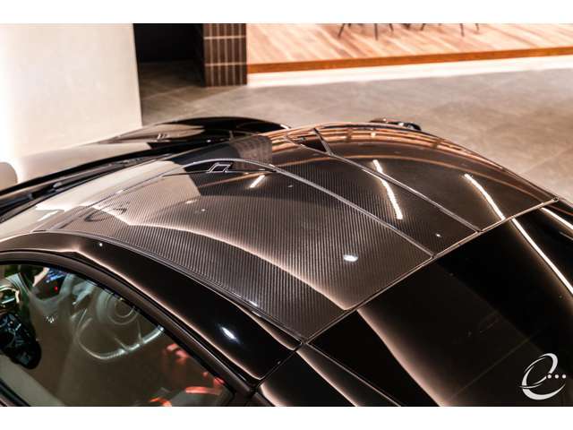 ・カーボンエクステリアアップグレード3・・・￥655,000（フロントエアインテーク・ルーフ）　・エクステリアドアアッパー　カーボン・・・￥539,000