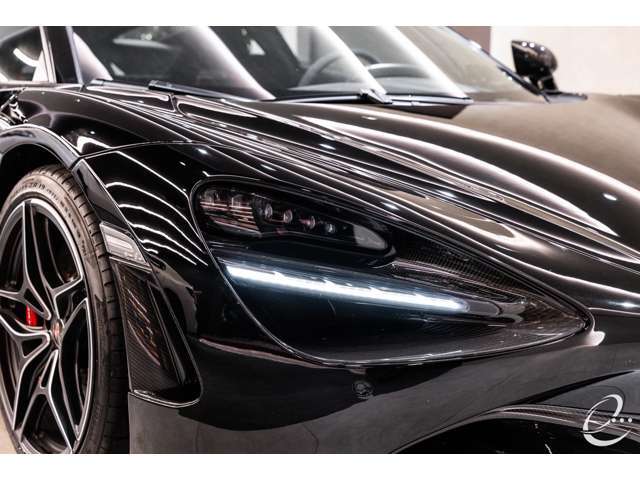 ・カーボンエクステリアアップグレードパック1・・・￥982,000（パフォーマンスは標準）（フードベント・リアフェンダーエアインテーク・ドアミラー）