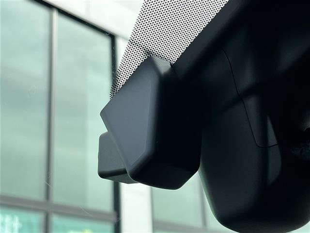 【バックミラー】大きくて見やすいので、後方を見るときも安心です！