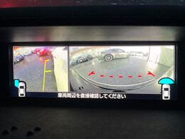 【フロント＆サイドカメラ】ドライバーから見にくい死角部分を映像で確認できる前方と左側面にカメラを装着。見通しがきかない場所や住宅密集地などを運転することが多い人におすすめの安心装備です。