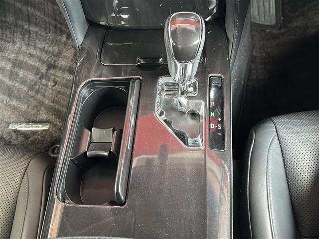 【ドリンクホルダー】長時間のドライブを快適に過ごすために、必須の車内アイテムですね。