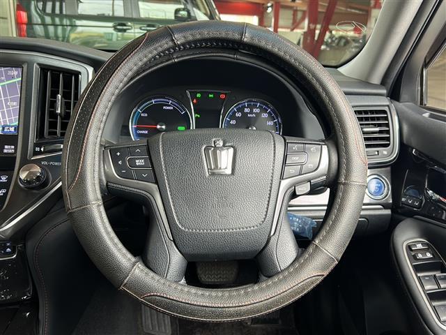 【ステアリング】軽い力で扱いやすいハンドルです。目立つ傷やスレなどなく綺麗な状態です！除菌プランいれていただくとさらに快適に！清潔なお車はお子様にも安心ですね！