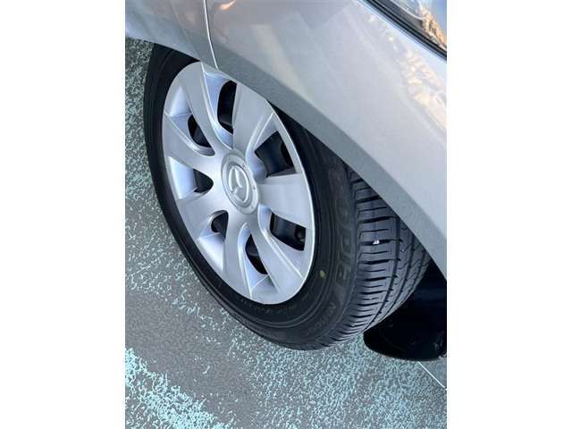 ホイールキャップ付き鉄ホイールです。