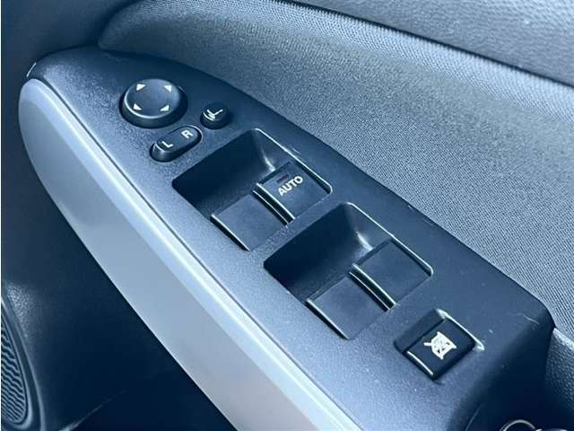 パワーウインドウスイッチです。