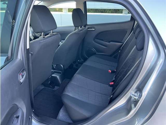 ゆとりある広々とした車内空間は、ドライブを始め買い物やレジャーなど、幅広く活躍します。一人でもみんなとでもお出かけを楽しみましょう！