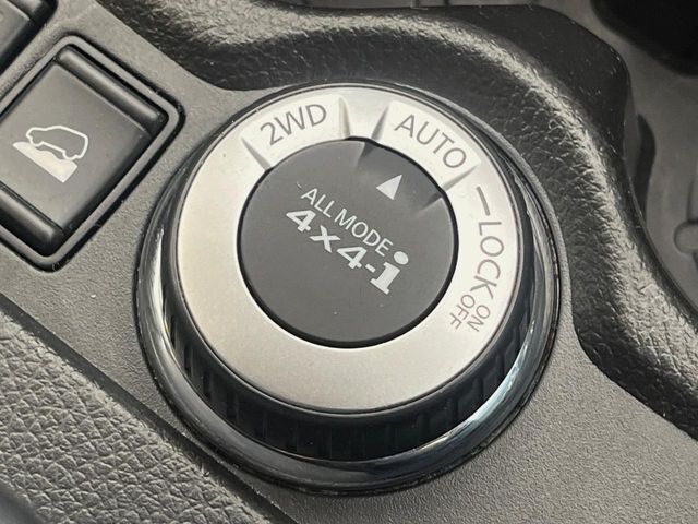 【オールモード4×4】2WD/4WDモードを手軽に切り替え可能。燃費重視の2WD、スタック時に役立つLOCK、AUTOモードでは4WDの配分を自動で調整し、路面状況を問わず安定した走りをサポート。